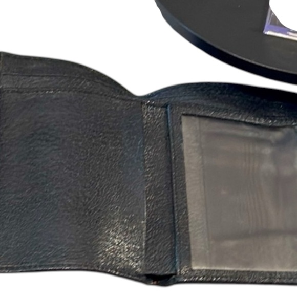 GUCCI BLACK LEATHER WALLET AUTHENTIC EUC - Picture 3 of 12